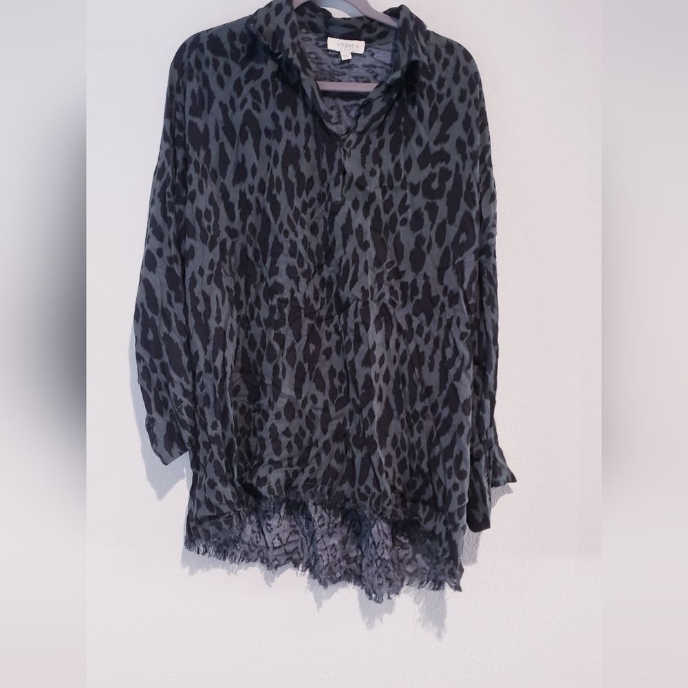 Umgee unfinished hem button up top size XL